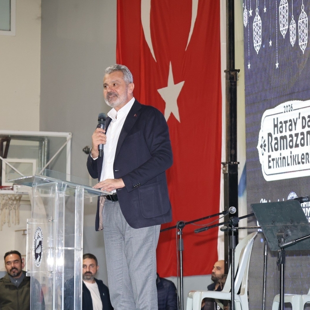 Başkan Öntürk'ten, CHP lideri Özel'e kaldırım taşı ve çöp konteyneri gönder...