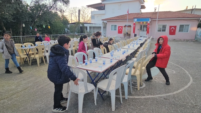 Öğrenciler, velileri ile iftarda buluştu