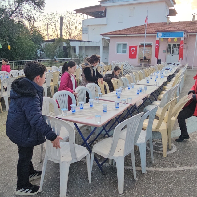 Öğrenciler, velileri ile iftarda buluştu