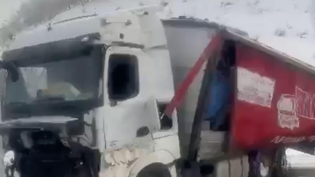 Erzincan-Erzurum kara yolu, kaza nedeniyle tek yönlü trafiğe kapandı