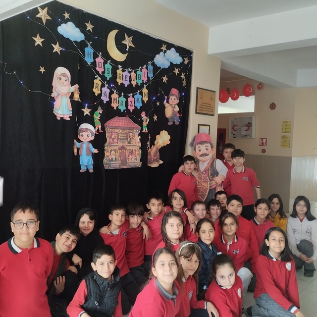 Niğde Kemal Çetintürk İlkokulu'nda Ramazan sofrası