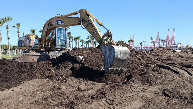 Mersin'de yağıştan etkilenen bölgelerde onarım çalışması sürüyor