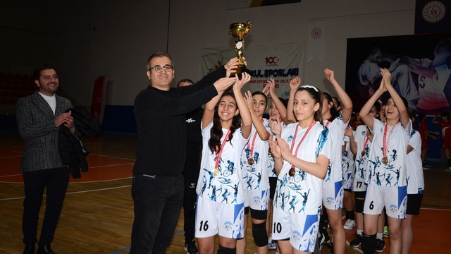 Büyükşehir Spor A.Ş. Kız Hentbol Takımı, Kayseri İl Birincisi oldu