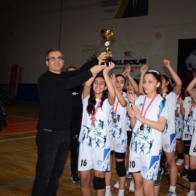 Büyükşehir Spor A.Ş. Kız Hentbol Takımı, Kayseri İl Birincisi oldu