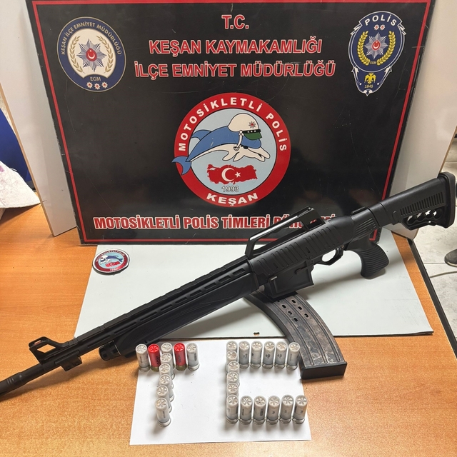 Halının içerisine gizlenmiş av tüfeği ele geçirildi