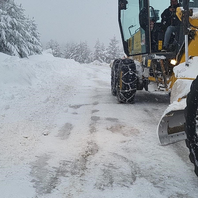 Yozgat Özel İdare ekipleri karla mücadeleyi sürdürüyor