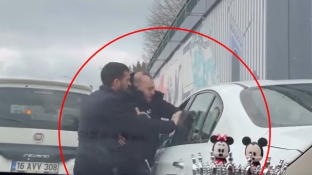 Trafikte otomobilin önünü kesip, saldırı amaçlı araçtan inen sürücüye 180 bin TL ceza