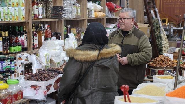 Ramazan ayı bereketi aktarlara yansıdı
Ramazan'ın vazgeçilmezi hurma, tezgahlarda ilgi görüyor