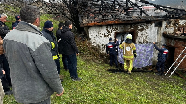 Evlerinde yangın çıkan çift öldü (2)