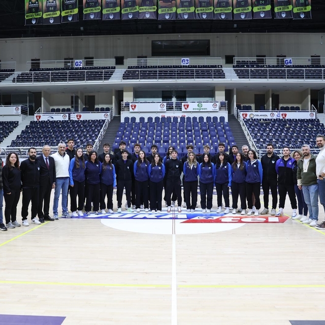 Merkezefendi Belediyesi Gençlik ve Spor Kulübü'nde şampiyona heyecanı yaşan...