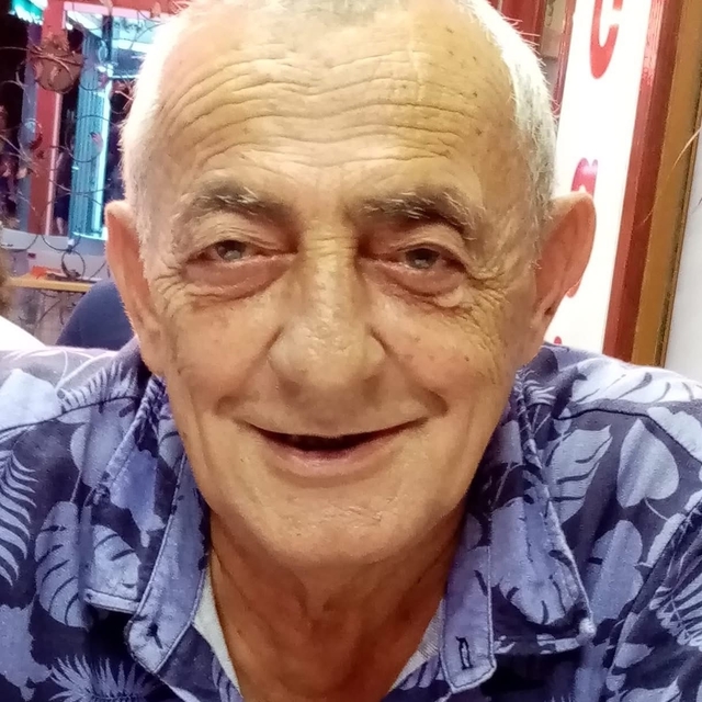 Emekli öğretmen evinde ölü bulundu