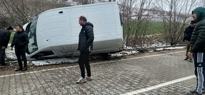 Çorum’da panelvan araç yan yattı: 1 yaralı