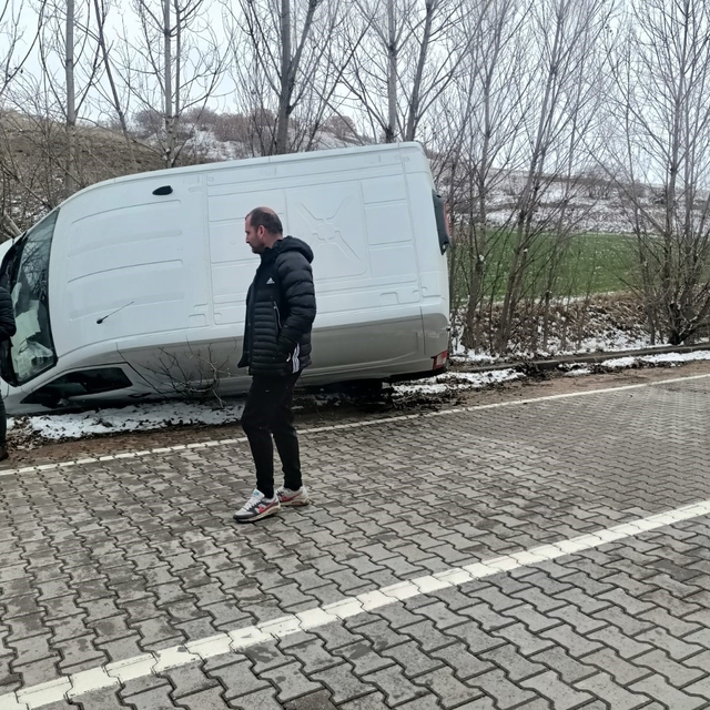 Çorum'da panelvan araç yan yattı: 1 yaralı