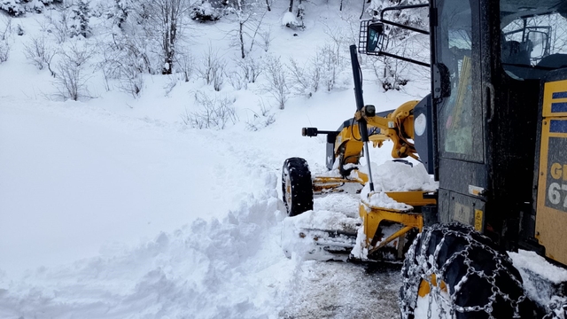 Trabzon'da karla mücadele sürüyor