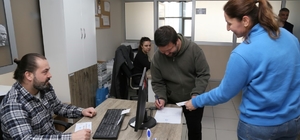 Edremit Belediyesi’nden sosyal dayanışma örneği Ramazan’da alışveriş kartları muhtarlar aracılığıyla dağıtılıyor