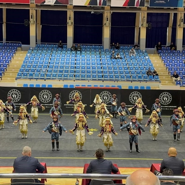 Minik efeler birincilik için yarıştı