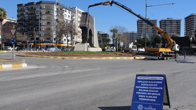 Yeni Dörtyol Köprülü Kavşağı Projesi'nde çalışmalar başladı
15 yıllık Aydın Anıtı sökülüyor