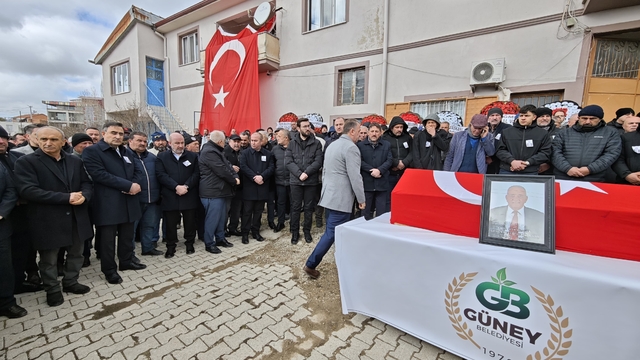 Kalp krizi sonrası vefat eden belediye başkanı toprağa verildi