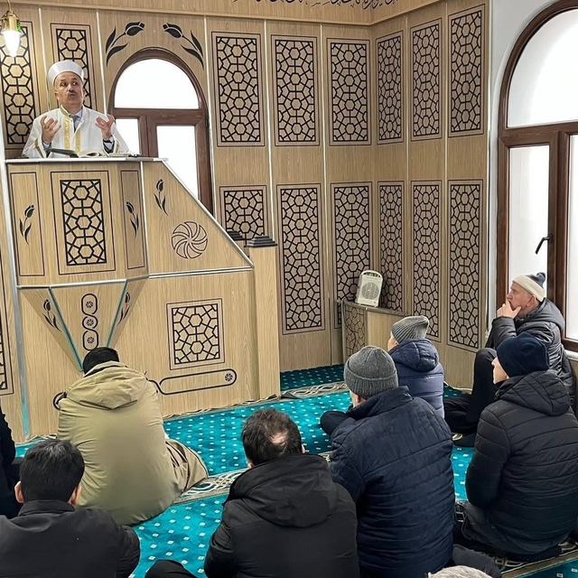 Hayırsever iş insanı babası adına cami yaptırdı