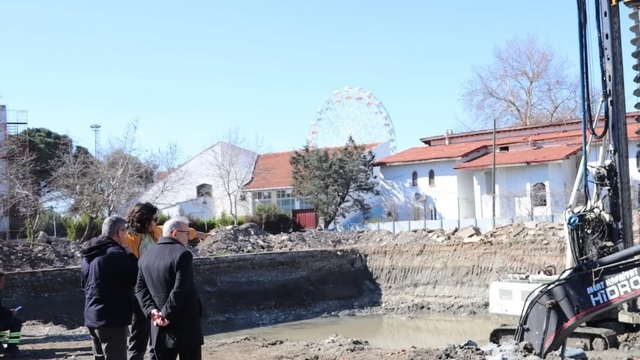 Edremit'te yapımı süren okul inşaatında inceleme