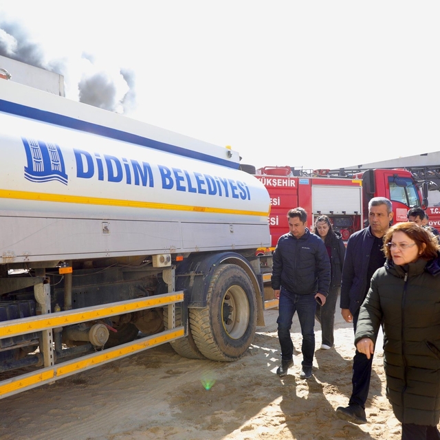 Başkan Gençay, yangın sürevini sahada takip etti