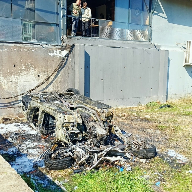 Takla atıp, alev alan otomobilin sürücüsü yaralandı