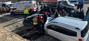 Otomobil ile hafif ticari araç çarpıştı: 2 ölü, 2 yaralı