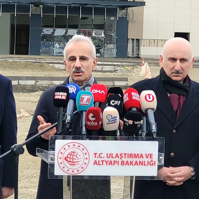 Bakan Uraloğlu: İran, Irak, Suriye, Lübnan ve Ürdün'e olan bütün uçuşları 2...