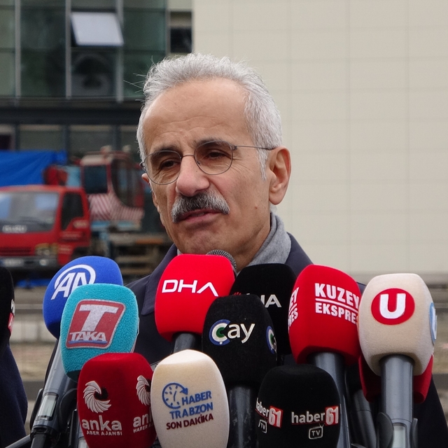 Bakan Uraloğlu: "İran, Irak, Suriye, Lübnan ve Ürdün'e olan bütün uçuşları...