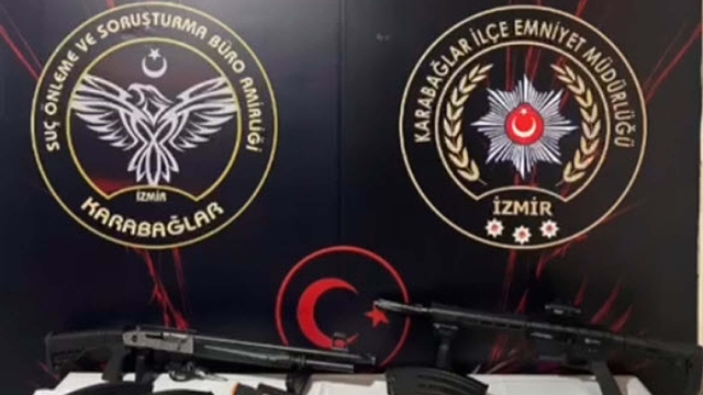 Yaralı gittiği hastanede çelişkili ifadeler verdi, evinde ve otomobilde silah ile uyuşturucu ele geçirildi; 3 gözaltı