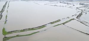 Terme'de ovada su taşkını, yüksekte kar esareti