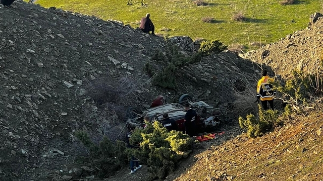 Siirt'te otomobil şarampole devrildi: 1 ölü, 1 yaralı