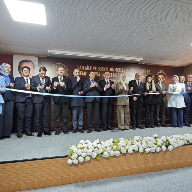 Bakan Göktaş: "28 Şubat'ın karanlık izlerini silmek için gece gündüz demede...