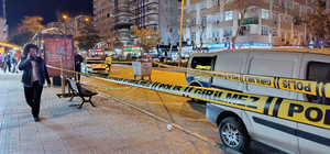 Otobüs beklerken husumetlisinin silahlı saldırısında ağır yaralandı