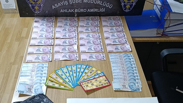 Kocaeli'de kumar oynayan 8 kişiye 92 bin 832 lira ceza kesildi