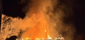 İki katlı ahşap evde yangın