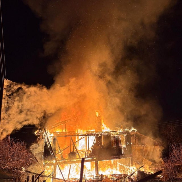 İki katlı ahşap evde yangın