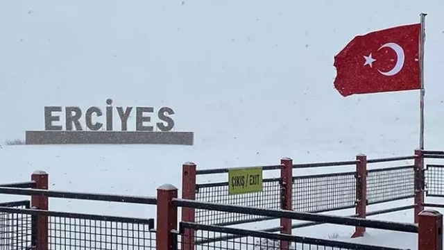 Erciyes Dağı'nda kar kalınlığı 3 metreye ulaştı