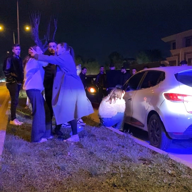 2 otomobilin çarpıştığı kazada 1 kişi yaralandı