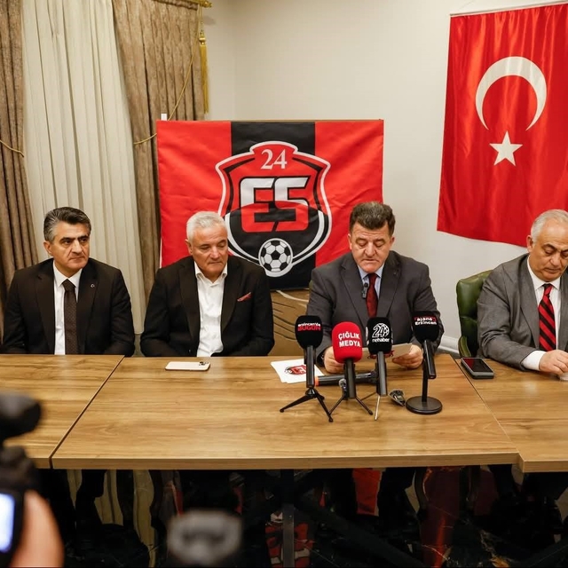 24Erzincanspor yönetimi iftarda basınla buluştu