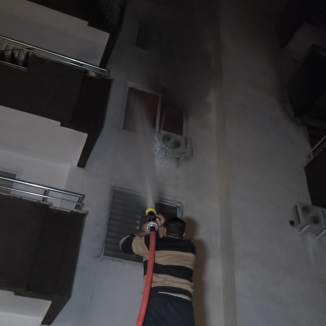 5 katlı binada korkutan yangın:2 kişi dumandan etkilendi
Mahalle sakinleri...