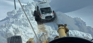 Ağrı’da 2 metrelik karda zamanla yarış: Mahsur kalan hasta kurtarıldı