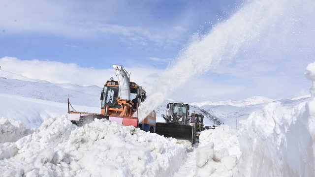 Bitlis'te bu kış, 20 bin kilometrelik yol açma çalışması gerçekleştirildi