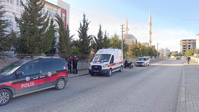 Kavga sırasında bacağına demir çubuk batan genç yaralandı