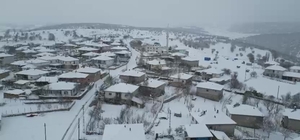 Amasya’ya Mart ayında kış geri döndü, Alan köyünde karlı yol greyderle açıldı