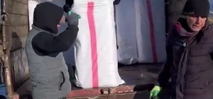 Dondurucu zirvede toplanan kar, yazın serinleten lezzete dönüşüyor