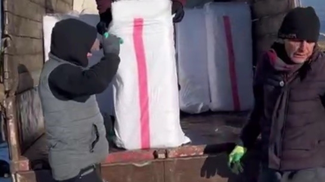 Dondurucu zirvede toplanan kar, yazın serinleten lezzete dönüşüyor