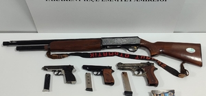 Yakakent’te uyuşturucu ve silah ele geçirildi