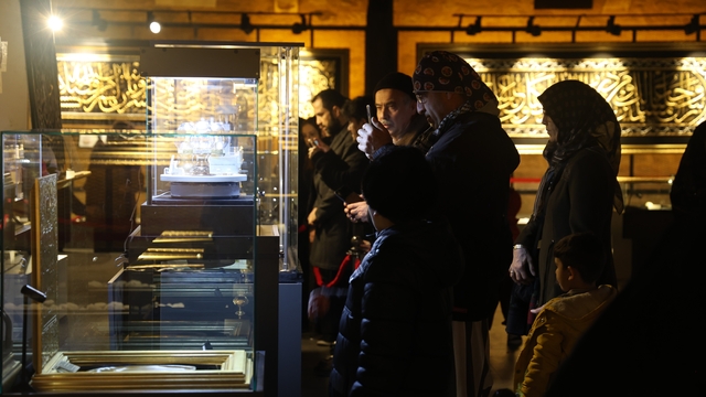 Konya'da Mukaddes Emanetler sergisine yoğun ilgi