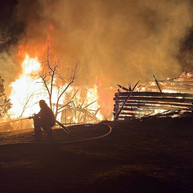 İki katlı ev alevlere teslim oldu